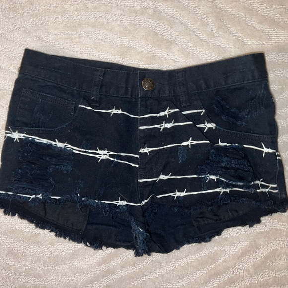 HOTT BARBED WIRE PRINTED JEAN SHORTS - Picture 2 of 2